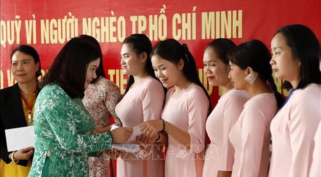 Aid presented to teachers of Lao-Vietnamese bilingual school