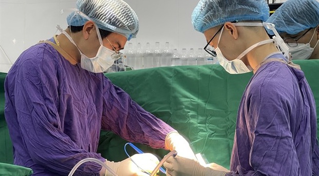 Vietnamese doctors successfully perform first heart-kidney transplant