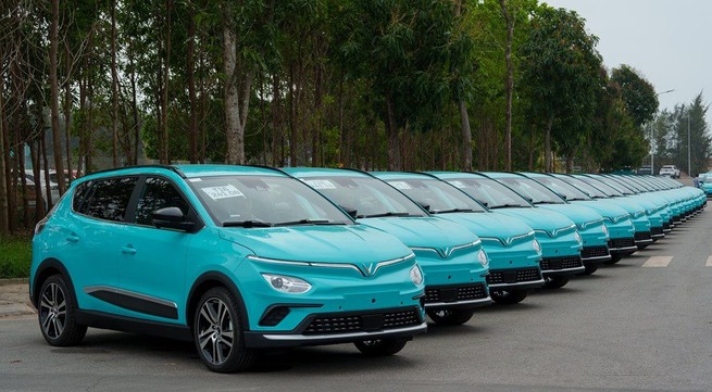 First electric taxi services launched in Hanoi