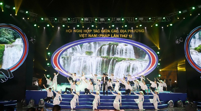'Vietnam colors' and “Walk in france” kick off in Hanoi