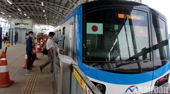 Ben Thanh-Suoi Tien metro line begins trial run on elevated section