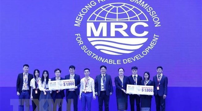 Vietnamese students win two second prizes at MRC technology contest