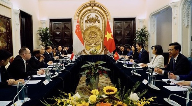 Vietnam, Singapore hold 15th political consultation