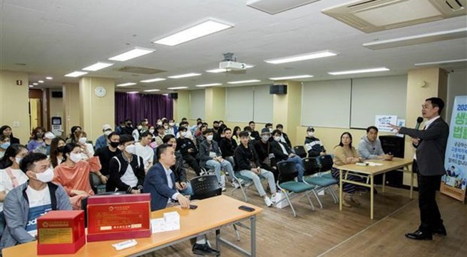 Vietnamese guest workers get updated on RoK's law