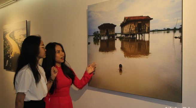 Photo exhibition features stories along Mekong River