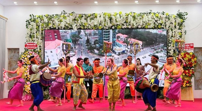Gathering celebrates Chol Chnam Thmay festival in Soc Trang