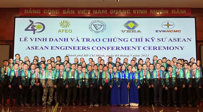 ASEAN certificate awarded to 123 electrical engineers