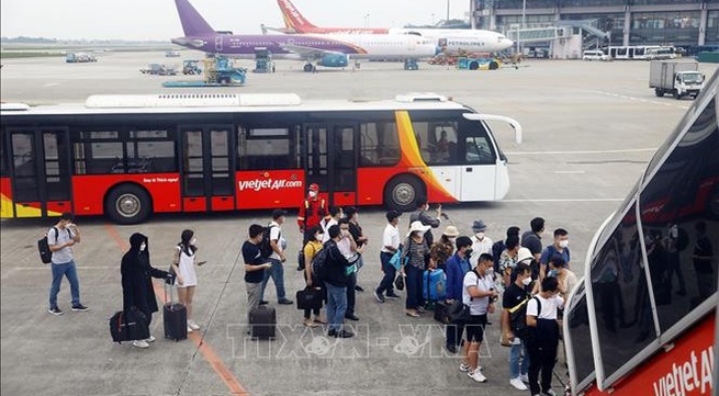 Vietnam’s airports serve about 1.29 million passengers in recent five-day holidays