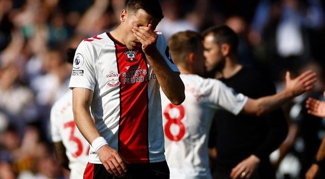 Southampton relegated after 2-0 loss to Fulham
