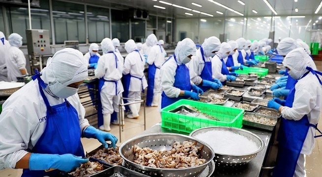 Vietnam’s industrial production rebounds but challenges remain