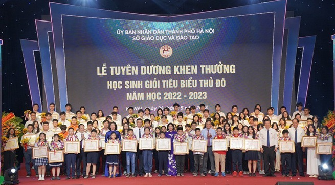 Hanoi commends 759 outstanding students in 2022-2023 academic year