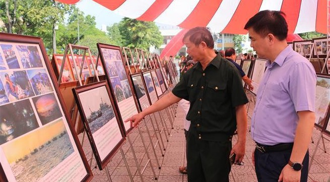 Maps and documents on Hoang Sa and Truong Sa on display in Cao Bang Province