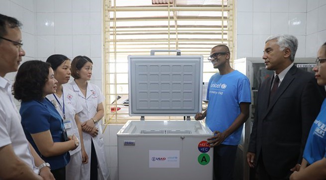 USAID, UNICEF donate 590 vaccine refrigerators to Vietnamese remote areas