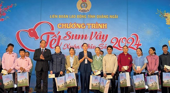 Tet gifts, greetings come to the needy in Hau Giang, Quang Ngai, Binh Thuan