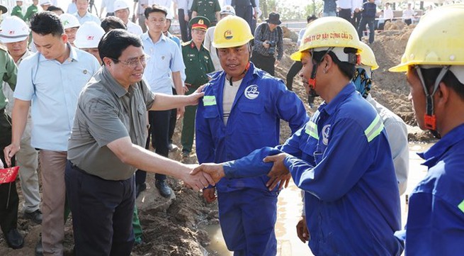 PM inspects key transport projects in southern region