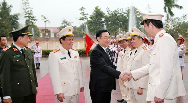 Top legislator extends Tet greetings to public security force of Nghe An