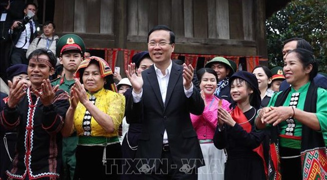 President attends ethnic spring festival in Hanoi’s suburban town
