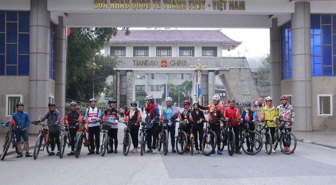 Bicycle tour connects Vietnamese, Chinese provinces