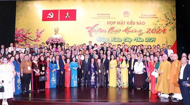 Overseas Vietnamese keep close bonds with Fatherland