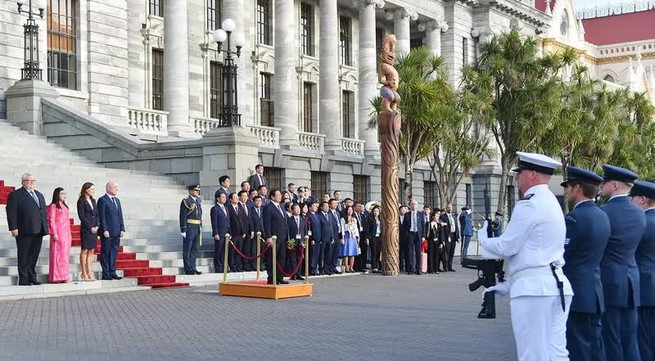 New Zealand Prime Minister chairs welcome ceremony for Vietnamese counterpart