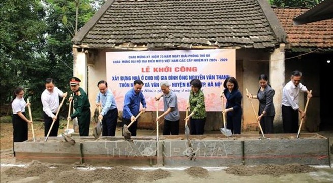 Hanoi builds, repairs houses for poor families