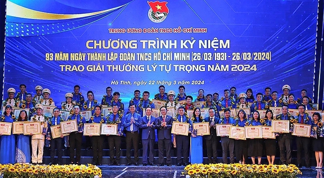 Outstanding youth union officials honoured with Ly Tu Trong Awards