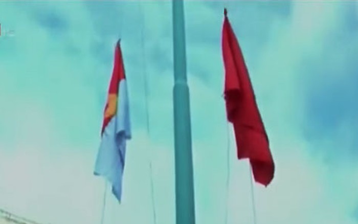 Hai lá cờ: Hai lá cờ đỏ sao vàng luôn là niềm tự hào của người dân Việt Nam. Trong năm 2024, cờ Độc lập được treo trên mọi nẻo đường thành phố và vùng quê đầy cảm xúc. Hãy xem hình ảnh để thấy được sự đoàn kết quốc gia và hiệu ứng tinh thần của lá cờ trên đất Việt.