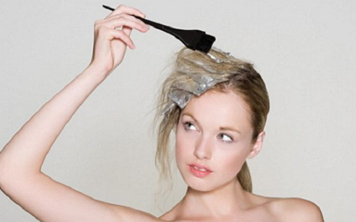Bạn có muốn nhuộm tóc mà không lo gây hại cho sức khỏe? Hãy xem hình ảnh liên quan để tìm ra bí quyết nhuộm tóc an toàn và cách tạo ra màu tóc đẹp mà không cần phải lo lắng về tác hại.