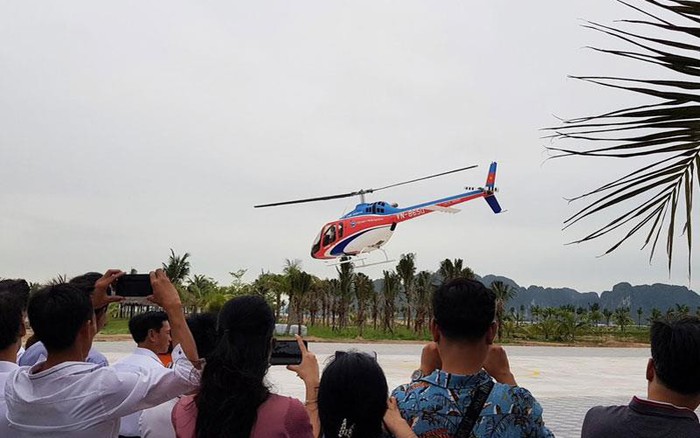 Ngắm toàn cảnh kỳ quan Vịnh Hạ Long bằng máy bay trực thăng Bell 505 | VTV.VN
