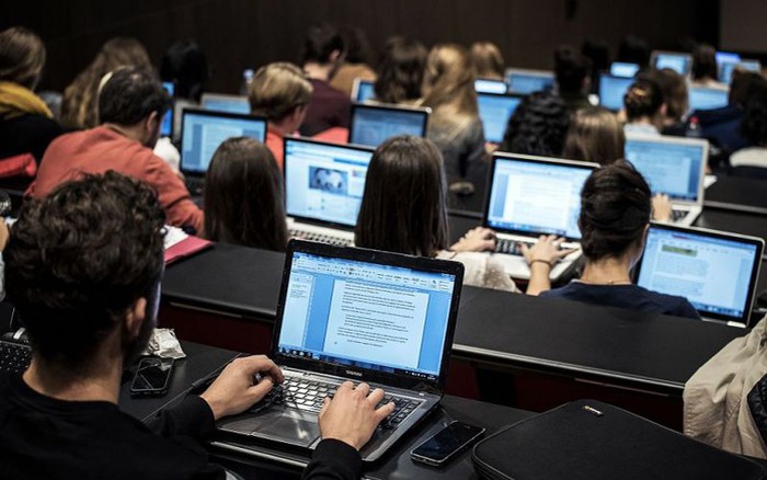 Cơ Hội Để Tân Sinh Viên Mua Laptop Với Giá Ưu Đãi Trong Mùa Tựu Trường |  Vtv.Vn