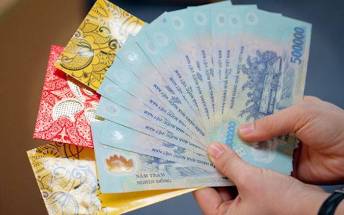 Phạt tiền lì xì là trò chơi thú vị trong dịp Tết của người dân Việt Nam. Hãy xem hình ảnh về phạt tiền lì xì để tìm hiểu về truyền thống đầy ý nghĩa của người Việt.