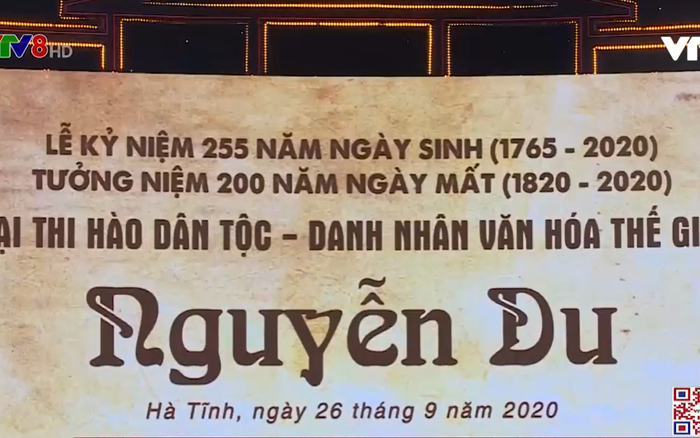 Để tưởng niệm 200 năm Nguyễn Du - một nhà văn vĩ đại - hãy đến với bức ảnh này để cảm nhận được những tác phẩm đầy tình cảm, sâu sắc và giá trị mà ông để lại cho thế hệ sau.