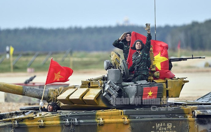 Đây thật là một kỳ tích trong lịch sử quân đội Việt Nam. Hãy cùng xem những hình ảnh của chiếc xe tăng Việt Nam và đội tuyển của chúng ta, những người đã mang vinh quang về cho quân đội Việt Nam.