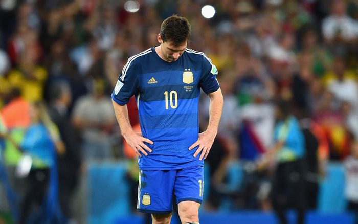 Thất bại tại chung kết World Cup đã để lại nhiều nỗi trăn trở cho Messi. Nhưng hãy xem hình ảnh này để tưởng nhớ và động viên siêu sao người Argentina.