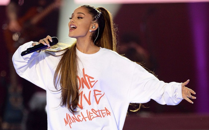 Ariana Grande vẫn tặng quà Giáng sinh cho các bệnh nhi nhiều năm sau vụ tấn  công ở Manchester | VTV.VN