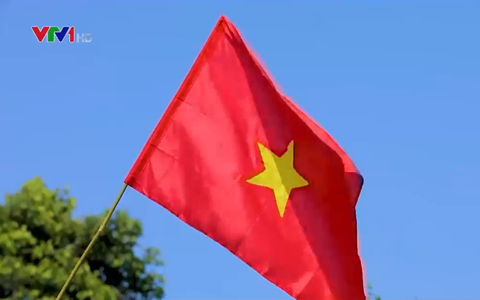 Quốc kỳ: Quốc kỳ Việt Nam là biểu tượng của đất nước và con người Việt Nam. Đừng bỏ lỡ cơ hội chiêm ngưỡng hình ảnh đẹp mắt của Quốc kỳ Việt Nam trong năm
