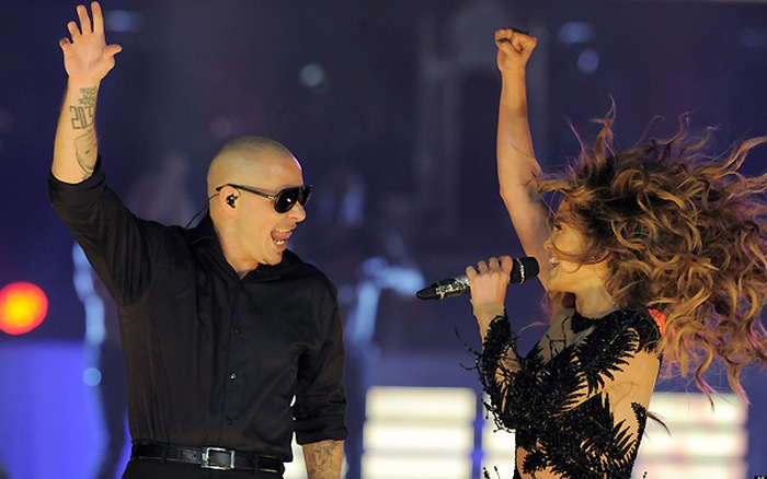 Jennifer Lopez rút lui khỏi lễ khai mạc World Cup, Pitbull vui mừng 