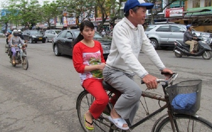Xe đạp thồ: Muốn tập thể dục và khám phá thành phố Hà Nội đầy rẫy nét đẹp truyền thống? Hãy sắm cho mình một chiếc xe đạp thồ như trong hình. Xe đạp chắc chắn, giá cả hợp lý, tha hồ thưởng thức phong cảnh và khám phá những góc khuất của một Hà Nội đầy sắc màu.