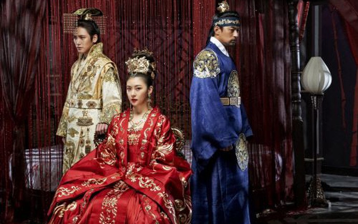 Hãy chiêm ngưỡng hình ảnh về bộ phim truyền hình lịch sử đầy cảm xúc Hoàng hậu Ki, với nét đẹp tuyệt vời của diễn viên nổi tiếng Ha Ji Won.