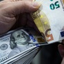 Đồng USD và Euro giảm mạnh tại Nga