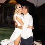 Paris Hilton và chồng kỉ niệm ngày cưới tại hòn đảo riêng