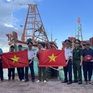 Vùng Cảnh sát biển 4 tặng 4.000 lá cờ Tổ quốc cho ngư dân Cà Mau