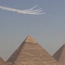 Trình diễn máy bay trên Kim tự tháp