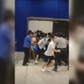 Người mua sắm đổ xô chạy tìm lối ra khi cửa hàng Ikea Thượng Hải bị phong tỏa