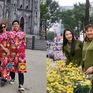 Sao Việt diện áo dài đôi: Vợ chồng Phương Nga rạng rỡ, Huỳnh Hồng Loan dịu dàng bên mẹ