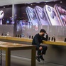 Lợi nhuận Apple suy giảm lần đầu sau 7 năm