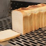 3/4 số bánh mì tại cửa hàng ở Anh chứa lượng muối trên mỗi lát nhiều hơn một gói khoai tây chiên