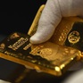 Giá vàng thế giới giảm sâu nhất hơn một năm