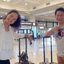 NSND Lê Khanh gặp sự cố có một không hai ở sân bay, dàn diễn viên Người một nhà "vui bất thình lình"