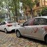 Nhiều ô tô tại Hà Nội bị tạt sơn đỏ